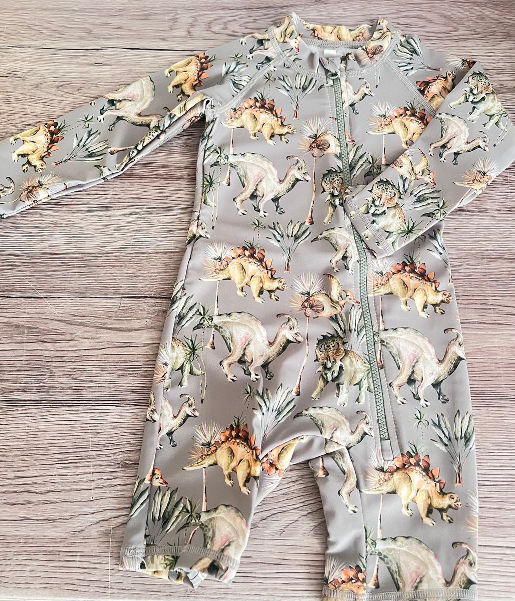Hust and claire badedrakt dinosaur seagrass longsleeves